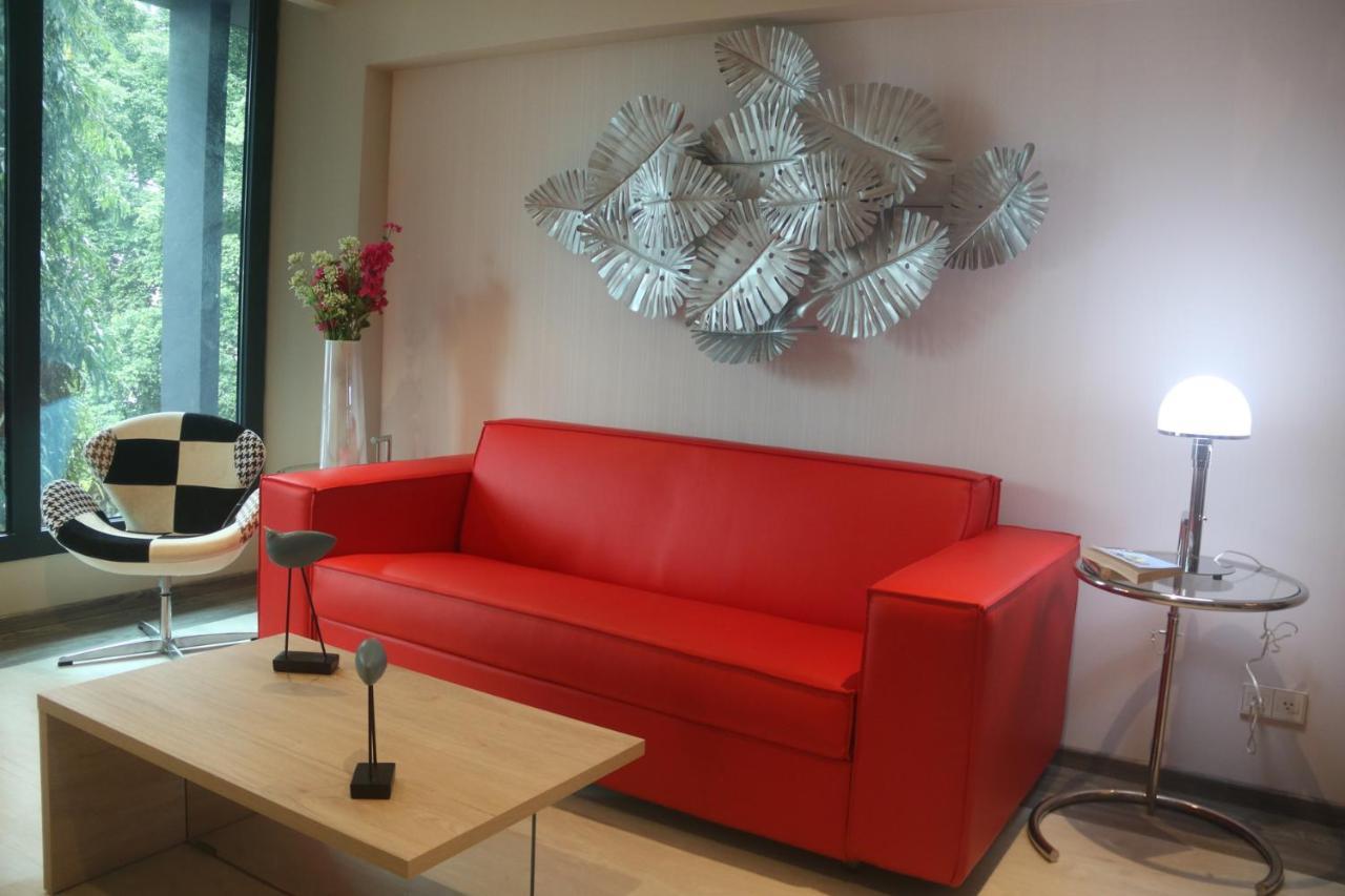 Gran Evenia Panama Hotel Εξωτερικό φωτογραφία A red sofa