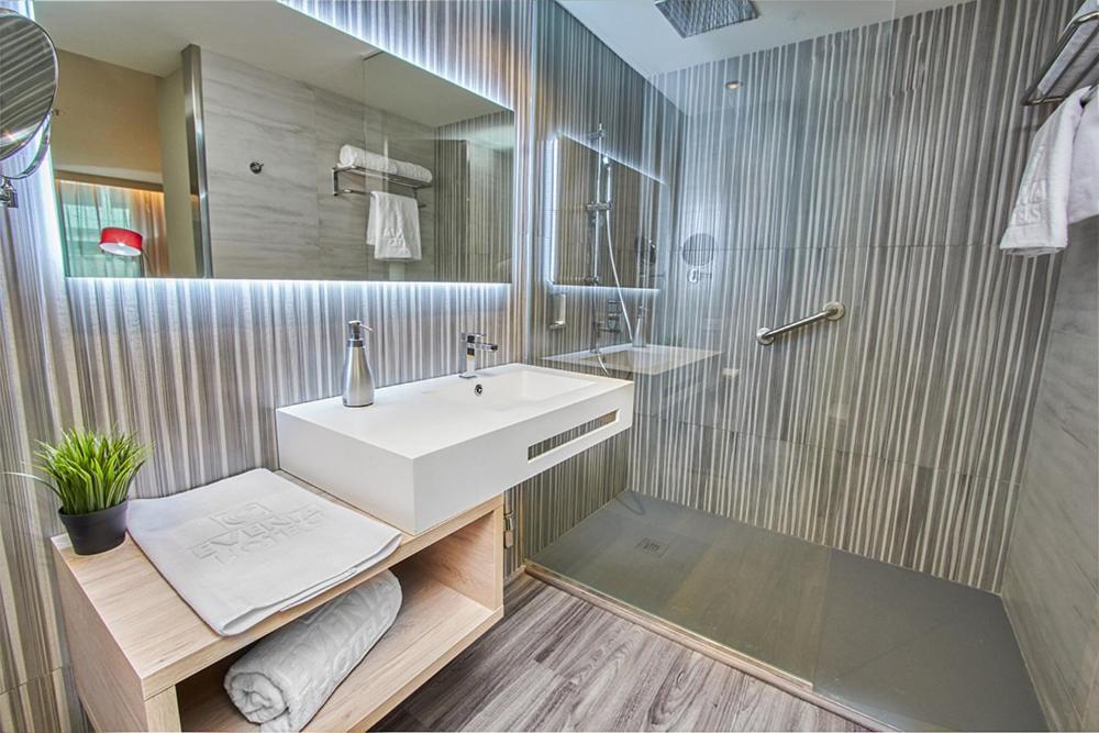 Gran Evenia Panama Hotel Εξωτερικό φωτογραφία A wet room