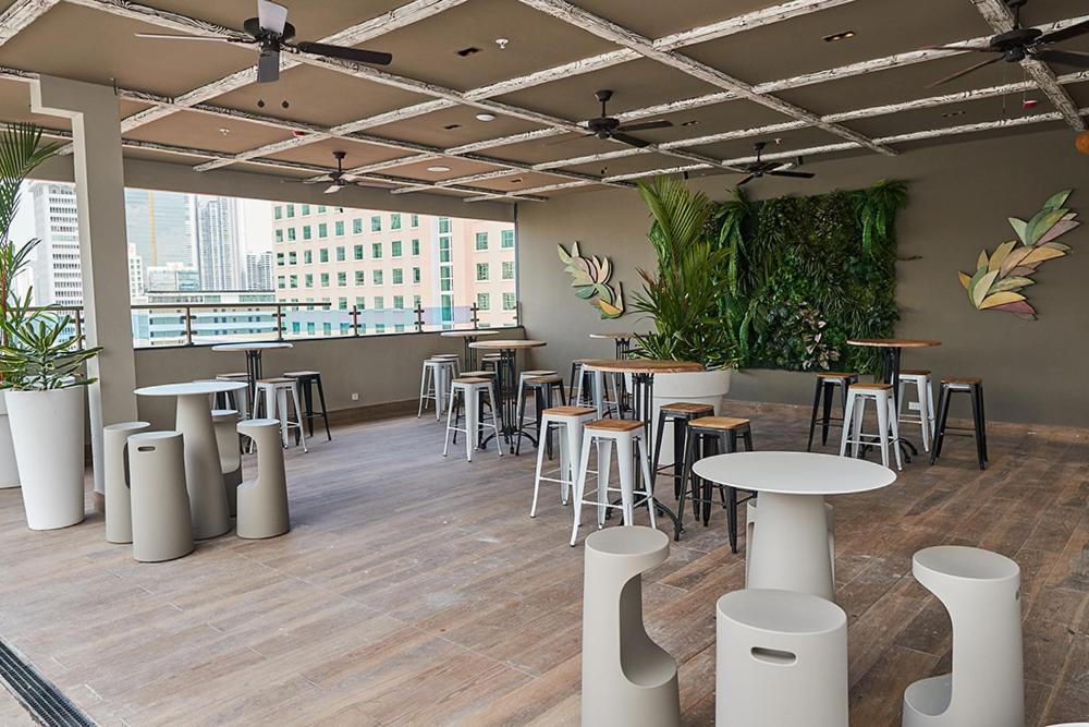 Gran Evenia Panama Hotel Εξωτερικό φωτογραφία The rooftop bar at the hotel