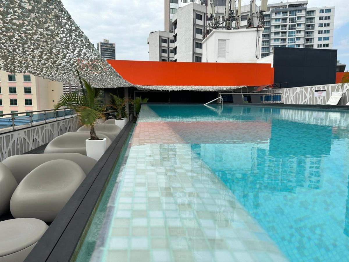 Gran Evenia Panama Hotel Εξωτερικό φωτογραφία The rooftop pool at the hotel